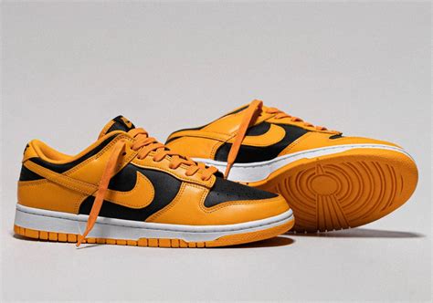 nike sb dunk goldenrod